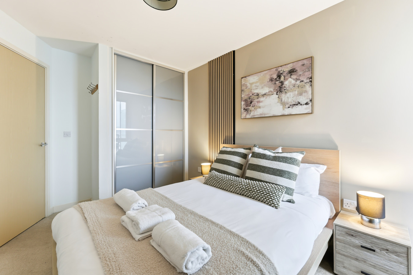 Sleek Apartment • City Centre • Balcony • Free Parking • Fast WiFi • Self-Check-In in 50 Mortimer Square Flat 68 - Property image 3 - VivreStays