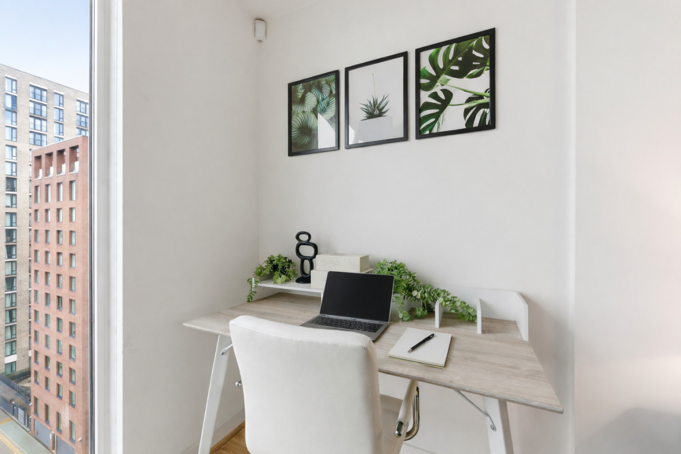 Sleek Apartment • City Centre • Balcony • Free Parking • Fast WiFi • Self-Check-In in 50 Mortimer Square Flat 68 - Property image 10 - VivreStays