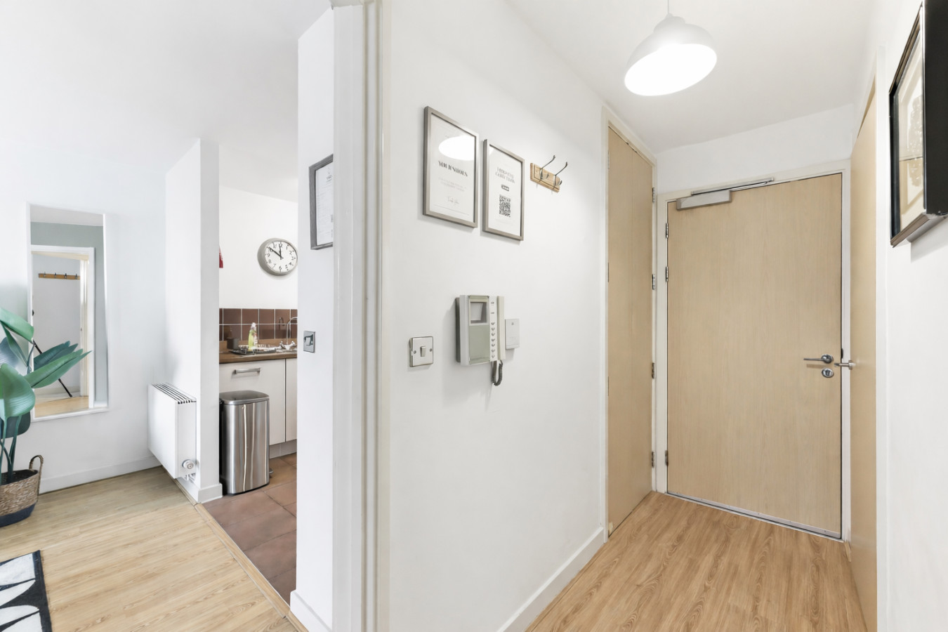 Sleek Apartment • City Centre • Balcony • Free Parking • Fast WiFi • Self-Check-In in 50 Mortimer Square Flat 68 - Property image 17 - VivreStays
