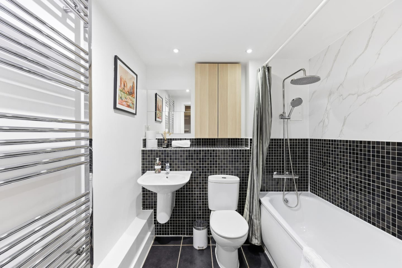 Elegant 2-Bedroom Apartment • Near the High Street • Balcony • Free Parking • Sky TV in 7 Princes Way - Property image 9 - VivreStays
