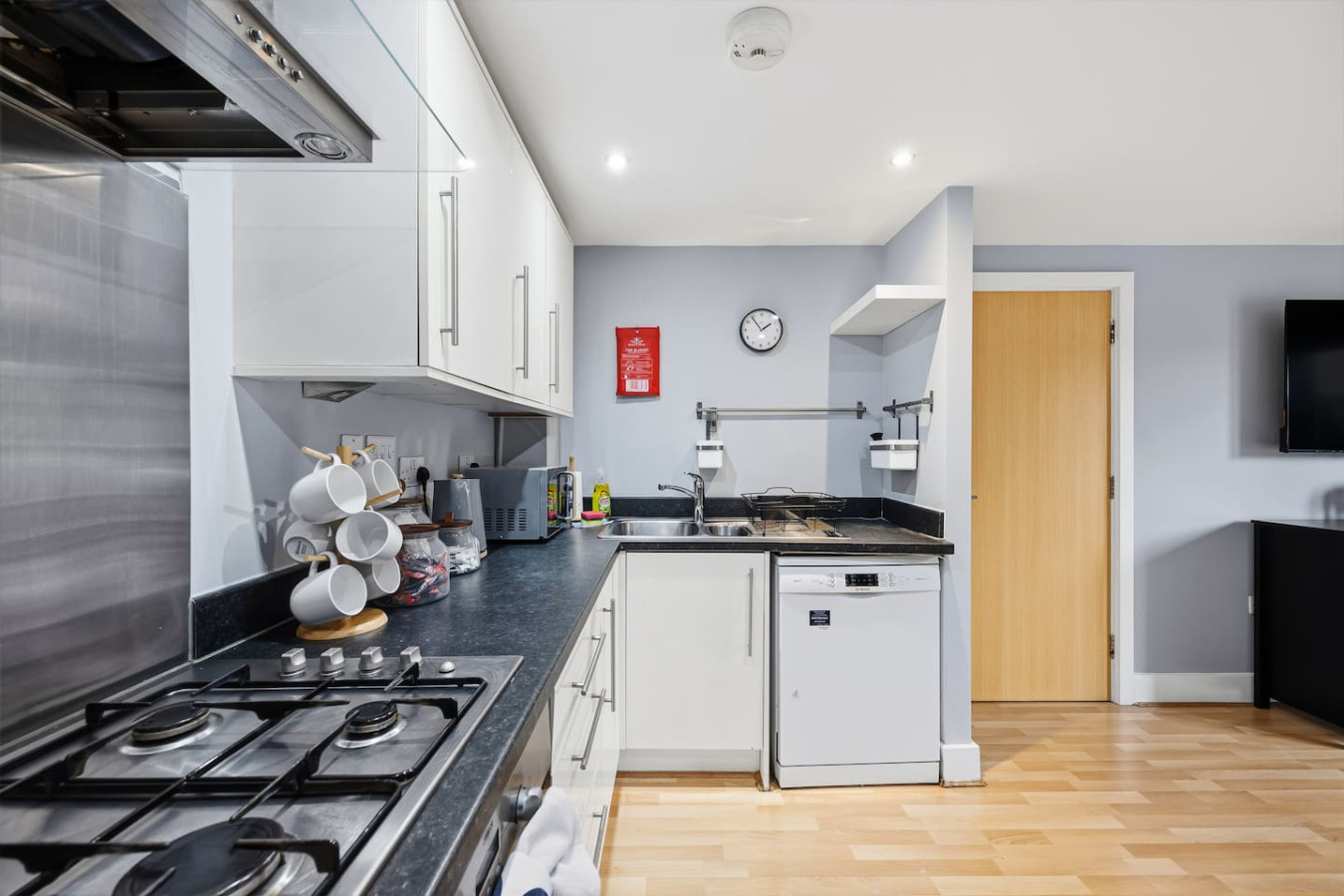 Elegant 2-Bedroom Apartment • Near the High Street • Balcony • Free Parking • Sky TV in 7 Princes Way - Property image 20 - VivreStays