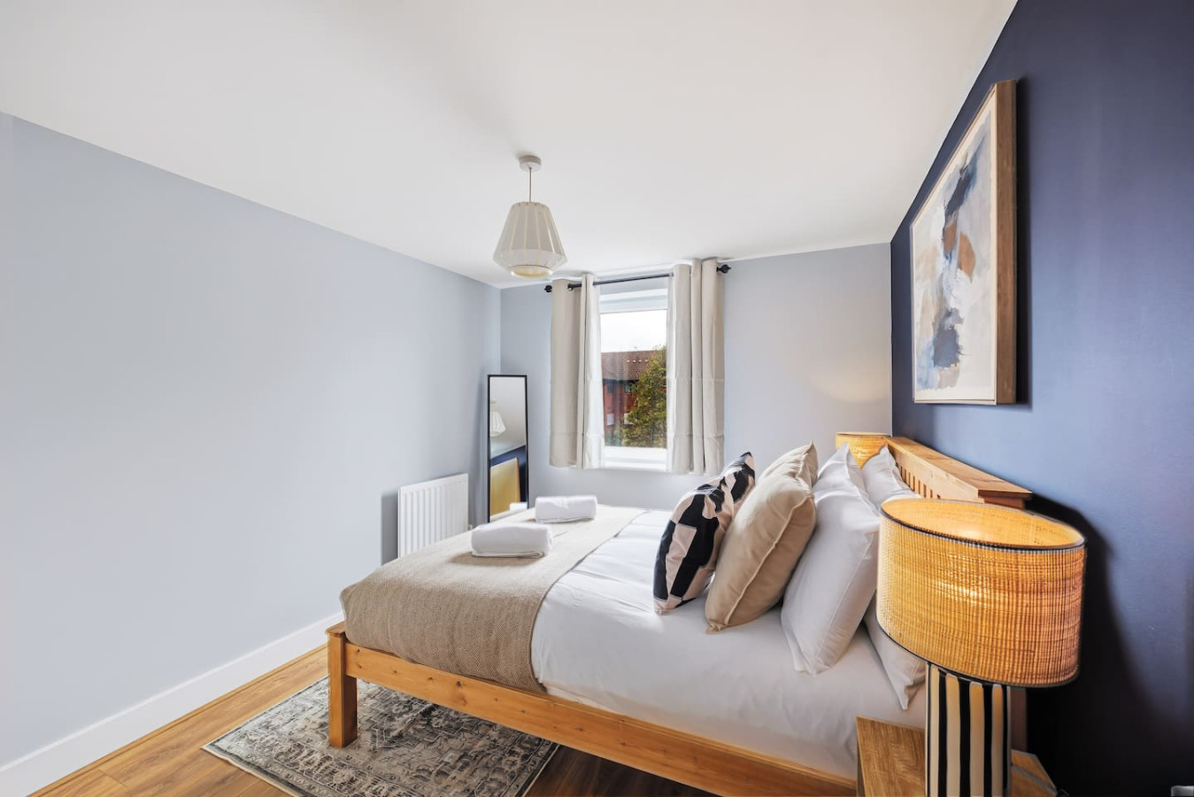 Elegant 2-Bedroom Apartment • Near the High Street • Balcony • Free Parking • Sky TV in 7 Princes Way - Property image 8 - VivreStays