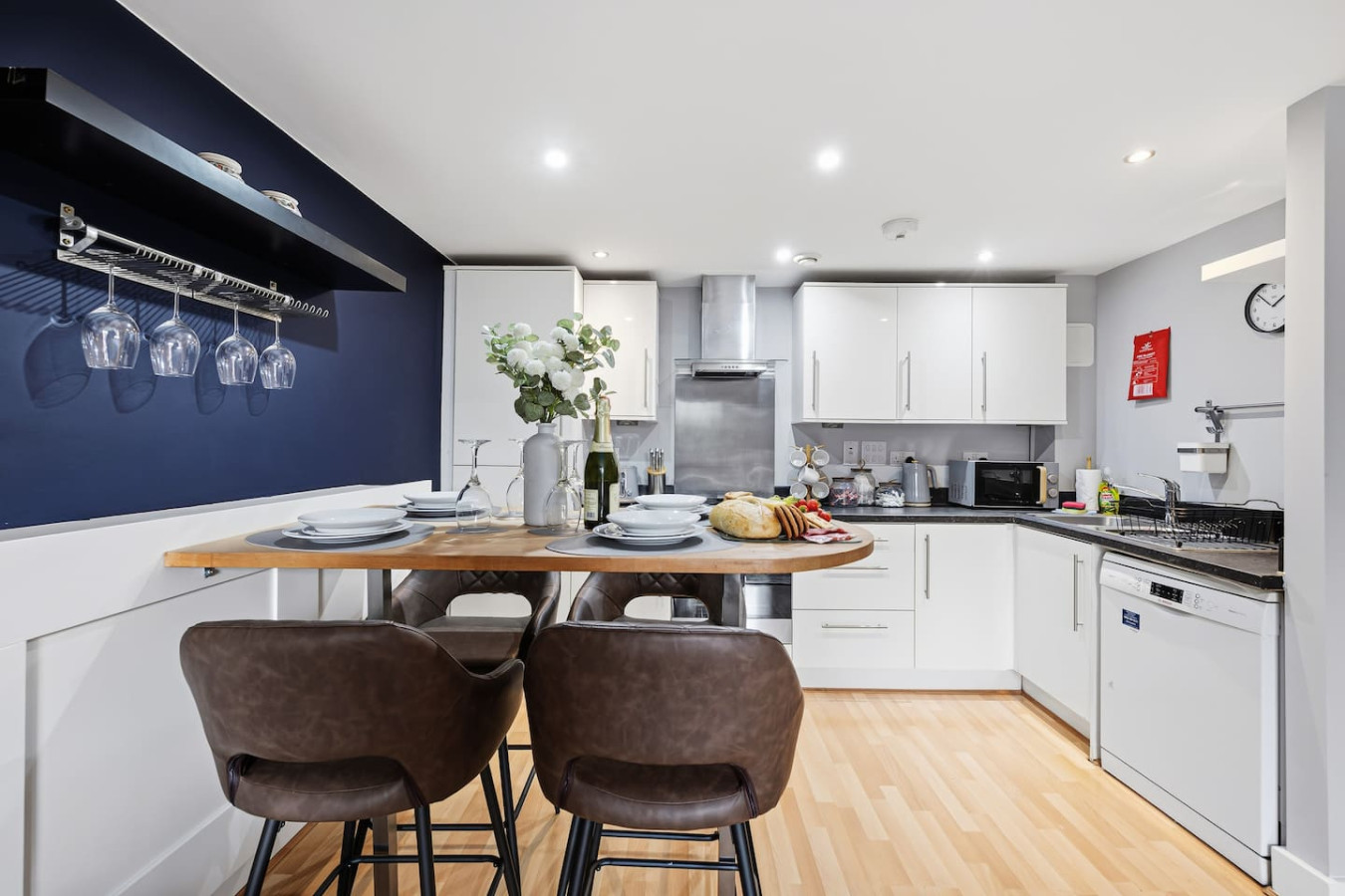 Elegant 2-Bedroom Apartment • Near the High Street • Balcony • Free Parking • Sky TV in 7 Princes Way - Property image 17 - VivreStays