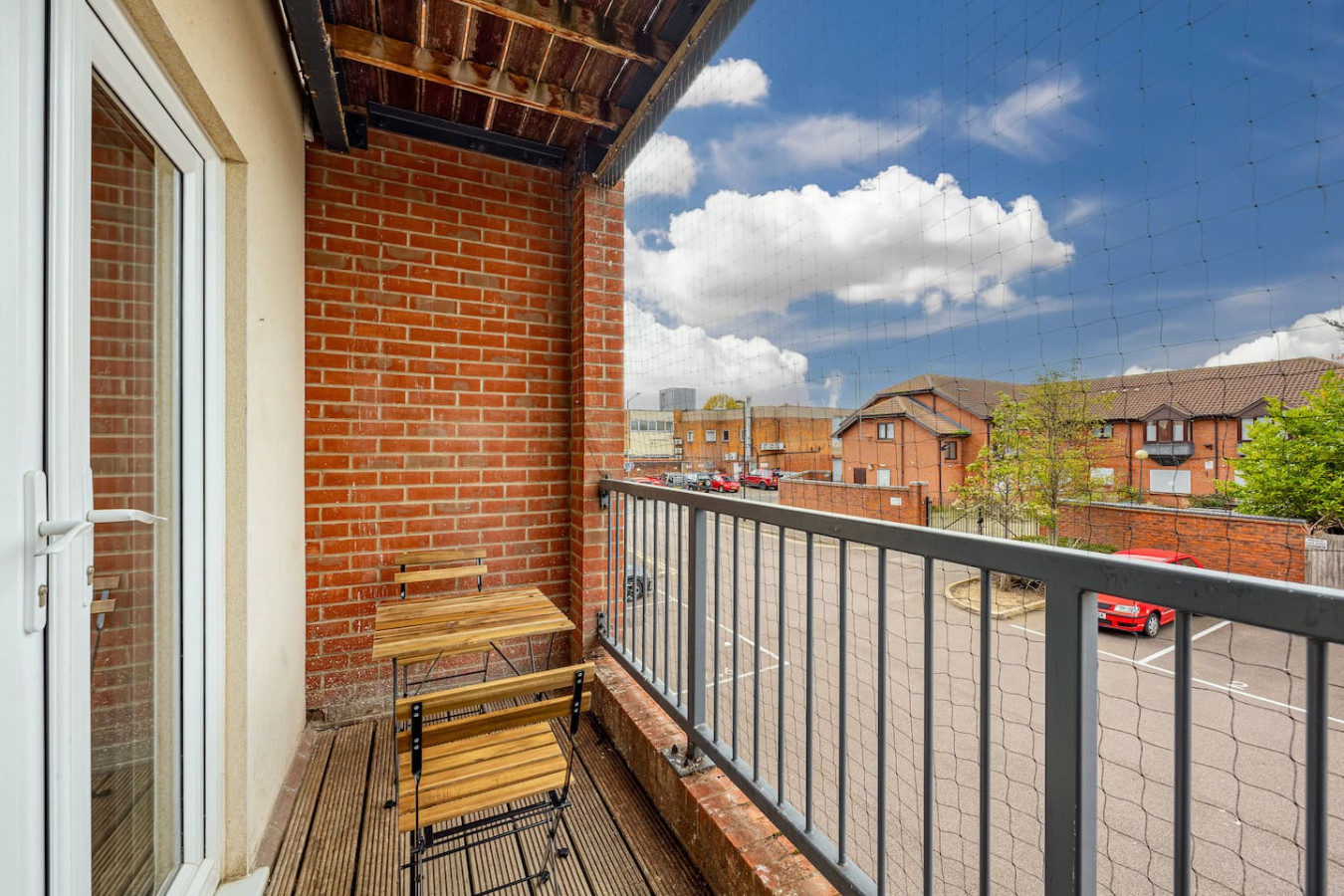 Elegant 2-Bedroom Apartment • Near the High Street • Balcony • Free Parking • Sky TV in 7 Princes Way - Property image 15 - VivreStays
