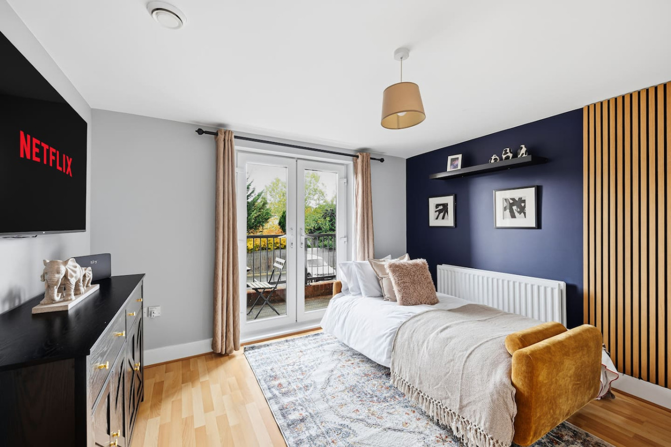 Elegant 2-Bedroom Apartment • Near the High Street • Balcony • Free Parking • Sky TV in 7 Princes Way - Property image 13 - VivreStays