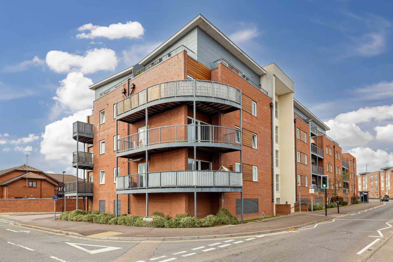 Elegant 2-Bedroom Apartment • Near the High Street • Balcony • Free Parking • Sky TV in 7 Princes Way - Property image 27 - VivreStays