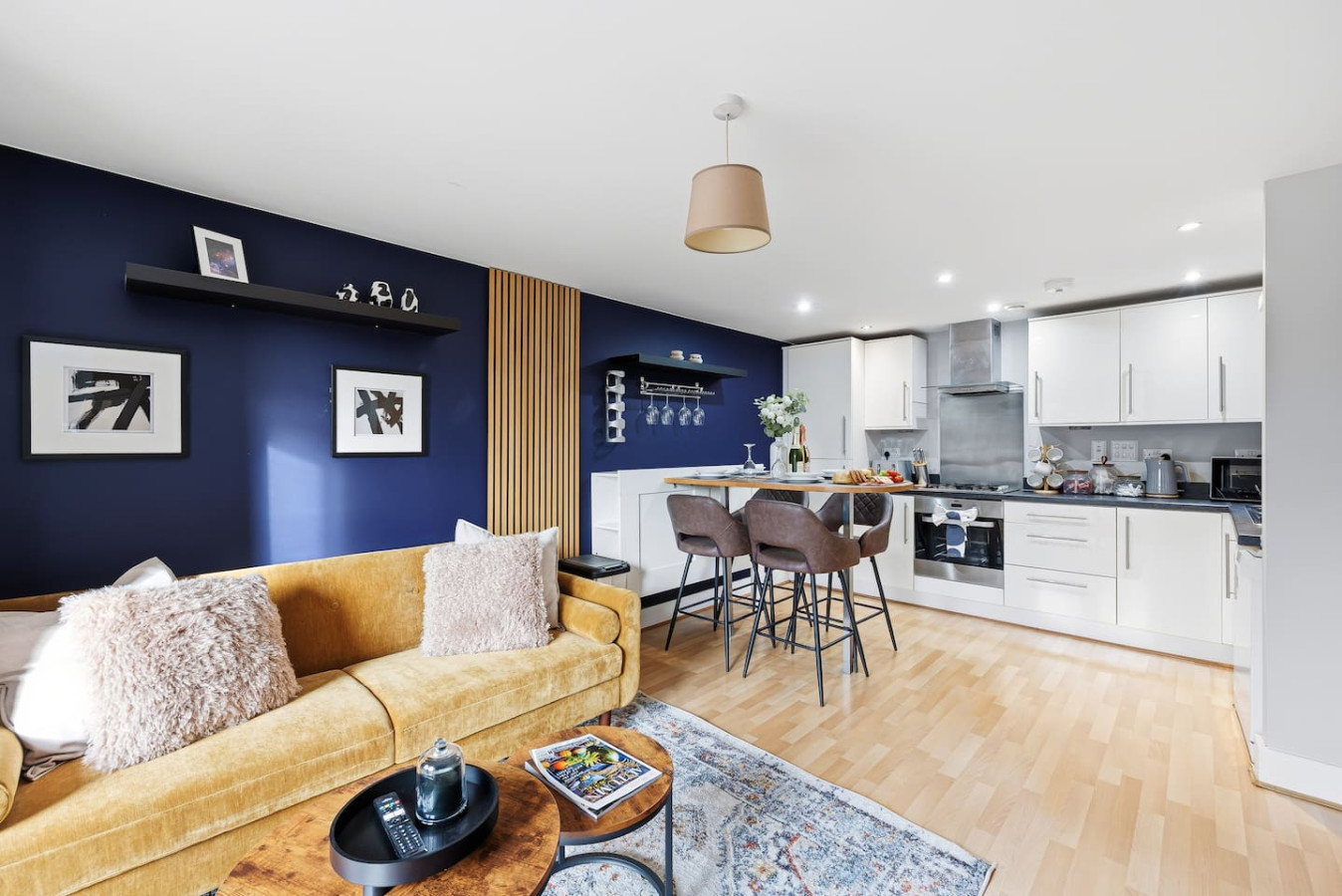 Elegant 2-Bedroom Apartment • Near the High Street • Balcony • Free Parking • Sky TV in 7 Princes Way - Property image 16 - VivreStays