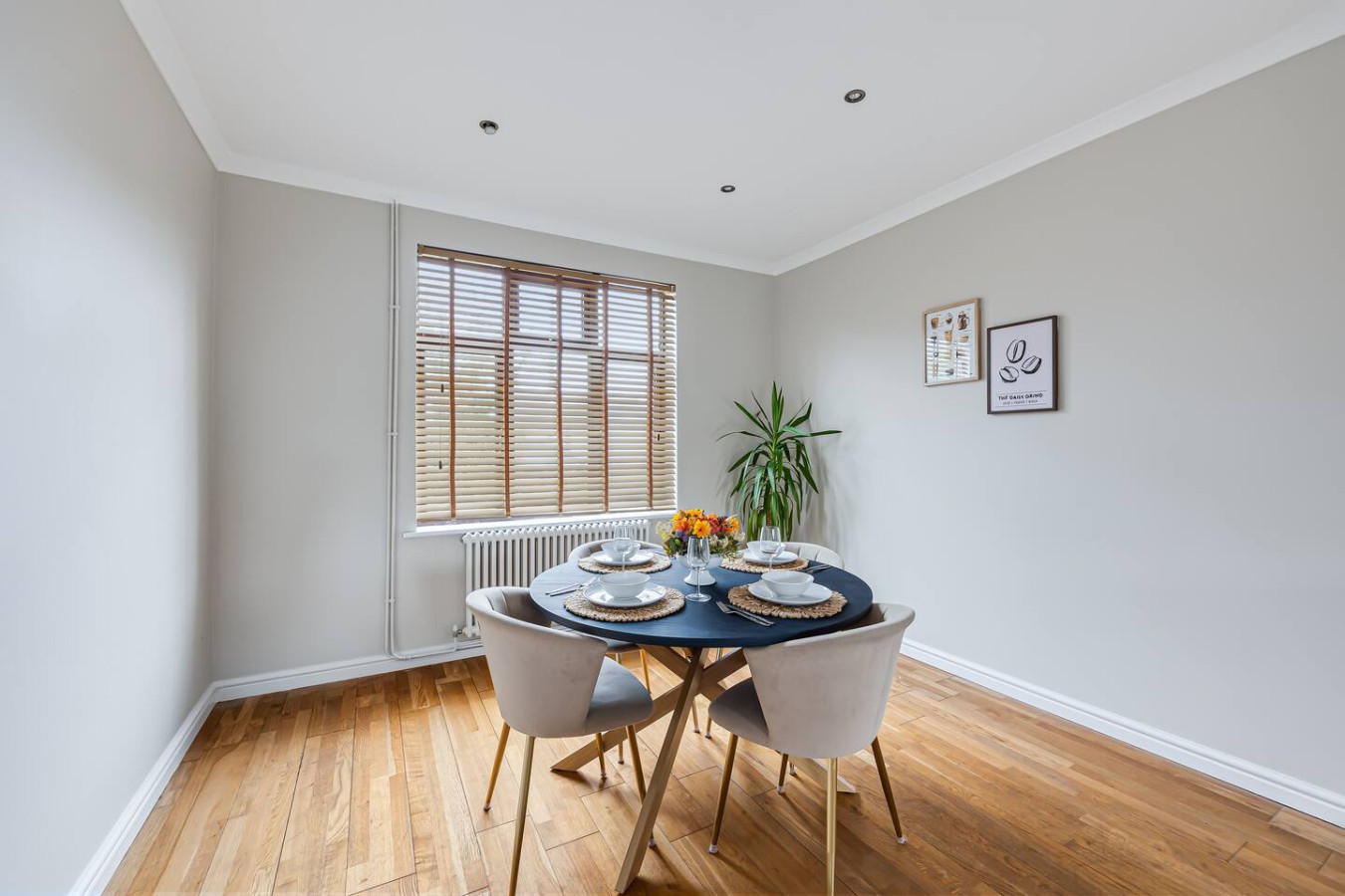 Meadow House • Detached • Driveway Parking • Nr Taplow Station w/ Direct Trains to Central London • Spacious Garden • Fast WiFi • Self-Check-In in 6 Meadow Way, Dorney Reach, Maidenhead SL6 0DR, UK - Property image 21 - VivreStays