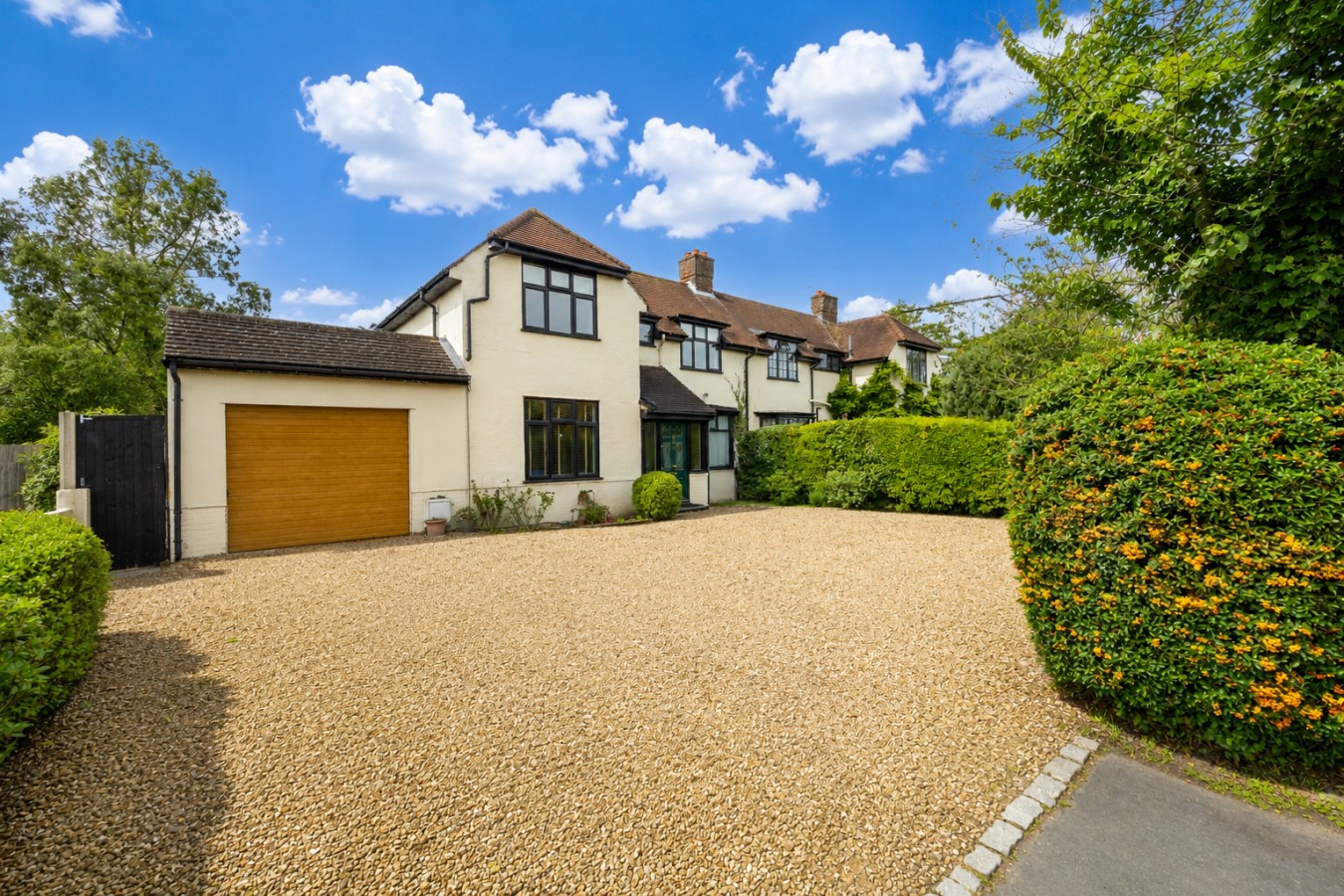 Meadow House • Detached • Driveway Parking • Nr Taplow Station w/ Direct Trains to Central London • Spacious Garden • Fast WiFi • Self-Check-In in 6 Meadow Way, Dorney Reach, Maidenhead SL6 0DR, UK - Property image 31 - VivreStays