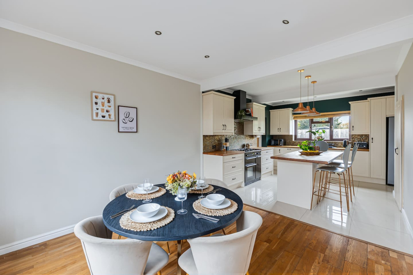 Meadow House • Detached • Driveway Parking • Nr Taplow Station w/ Direct Trains to Central London • Spacious Garden • Fast WiFi • Self-Check-In in 6 Meadow Way, Dorney Reach, Maidenhead SL6 0DR, UK - Property image 20 - VivreStays