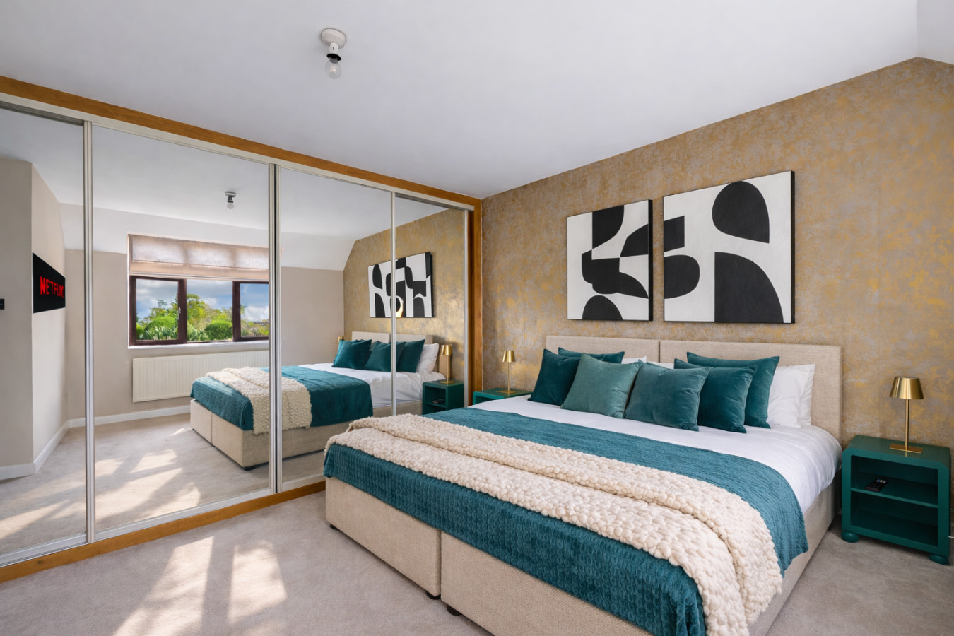 Meadow House • Detached • Driveway Parking • Nr Taplow Station w/ Direct Trains to Central London • Spacious Garden • Fast WiFi • Self-Check-In in 6 Meadow Way, Dorney Reach, Maidenhead SL6 0DR, UK - Property image 8 - VivreStays