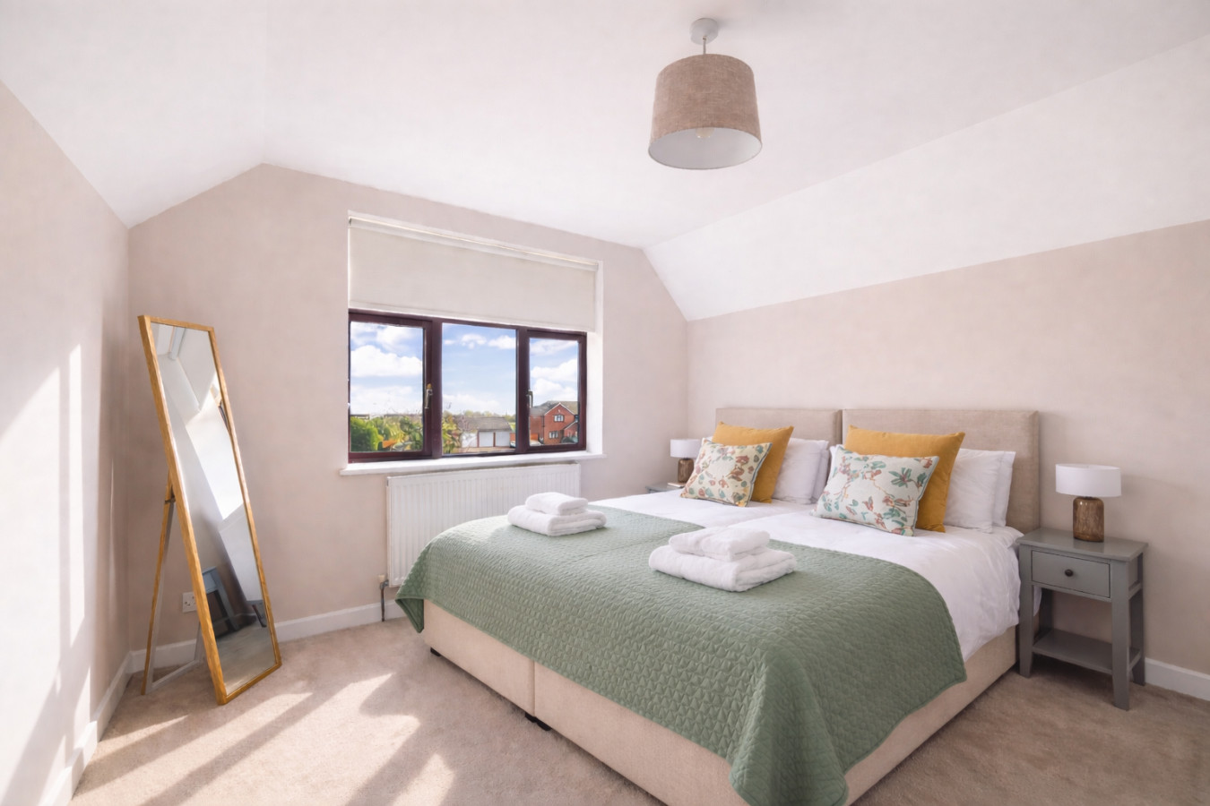 Meadow House • Detached • Driveway Parking • Nr Taplow Station w/ Direct Trains to Central London • Spacious Garden • Fast WiFi • Self-Check-In in 6 Meadow Way, Dorney Reach, Maidenhead SL6 0DR, UK - Property image 12 - VivreStays