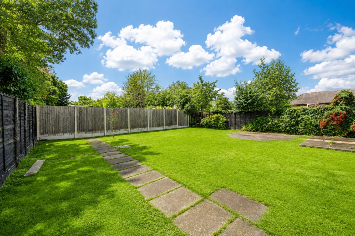 Meadow House • Detached • Driveway Parking • Nr Taplow Station w/ Direct Trains to Central London • Spacious Garden • Fast WiFi • Self-Check-In in 6 Meadow Way, Dorney Reach, Maidenhead SL6 0DR, UK - Property image 29 - VivreStays