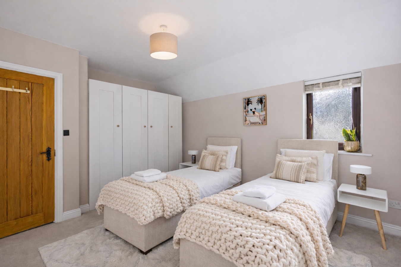 Meadow House • Detached • Driveway Parking • Nr Taplow Station w/ Direct Trains to Central London • Spacious Garden • Fast WiFi • Self-Check-In in 6 Meadow Way, Dorney Reach, Maidenhead SL6 0DR, UK - Property image 14 - VivreStays