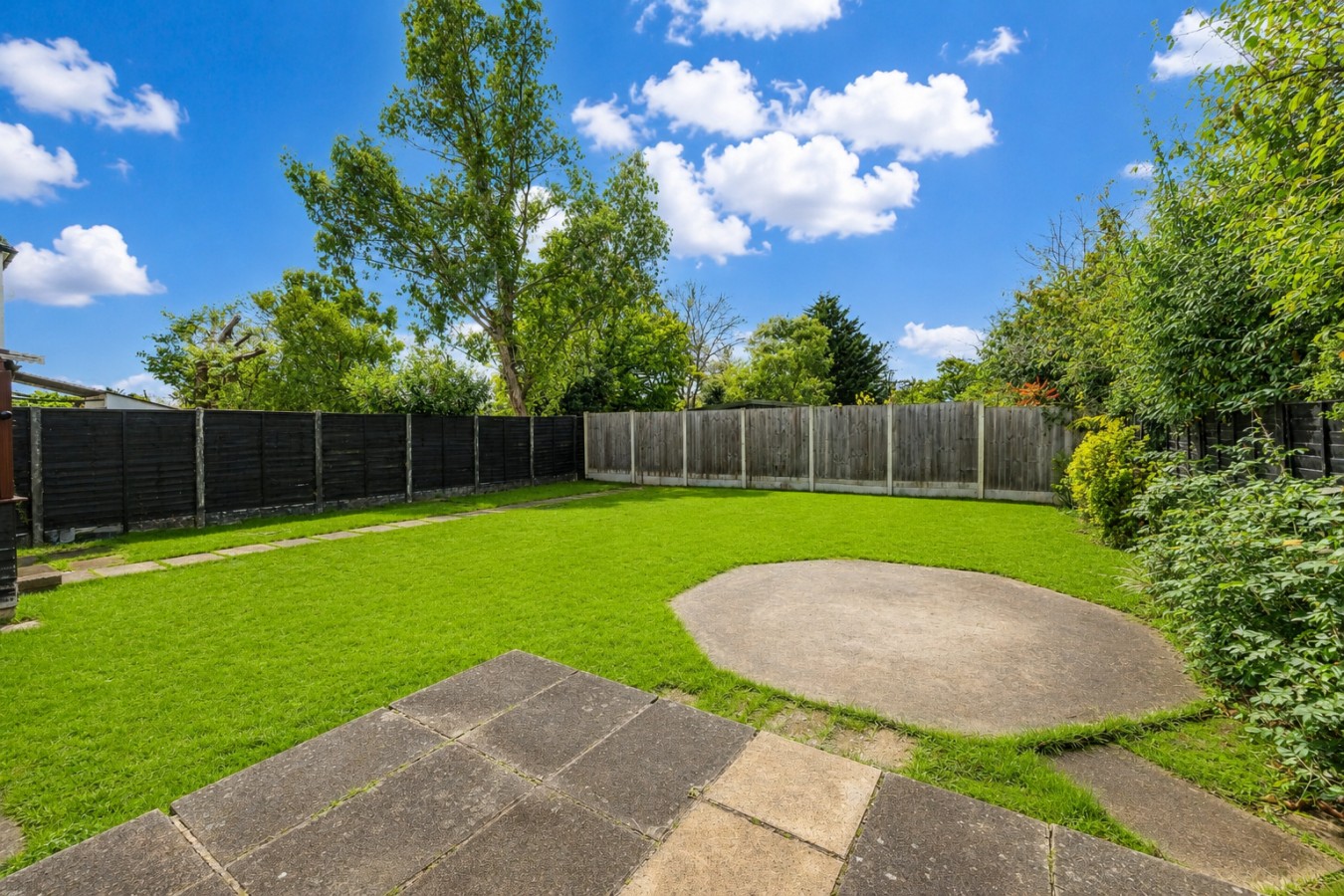 Meadow House • Detached • Driveway Parking • Nr Taplow Station w/ Direct Trains to Central London • Spacious Garden • Fast WiFi • Self-Check-In in 6 Meadow Way, Dorney Reach, Maidenhead SL6 0DR, UK - Property image 30 - VivreStays