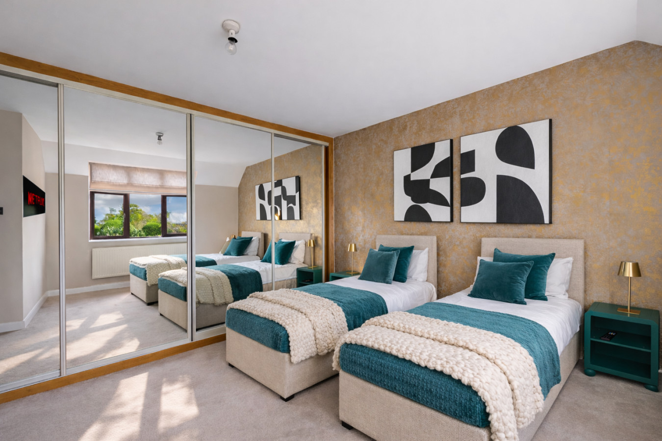 Meadow House • Detached • Driveway Parking • Nr Taplow Station w/ Direct Trains to Central London • Spacious Garden • Fast WiFi • Self-Check-In in 6 Meadow Way, Dorney Reach, Maidenhead SL6 0DR, UK - Property image 7 - VivreStays