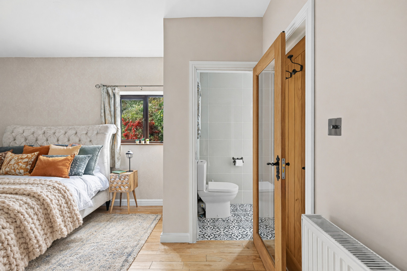 Meadow House • Detached • Driveway Parking • Nr Taplow Station w/ Direct Trains to Central London • Spacious Garden • Fast WiFi • Self-Check-In in 6 Meadow Way, Dorney Reach, Maidenhead SL6 0DR, UK - Property image 4 - VivreStays