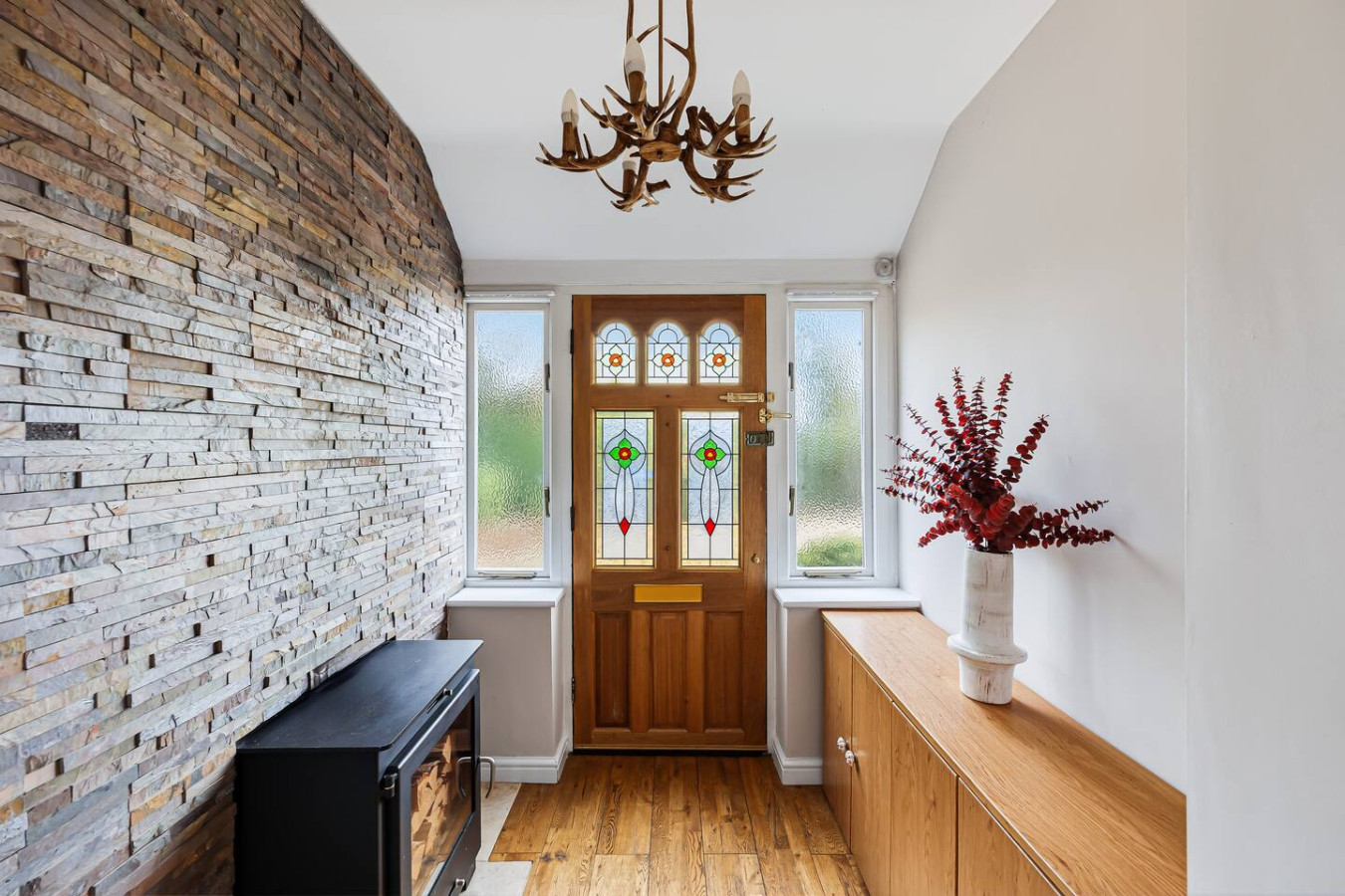 Meadow House • Detached • Driveway Parking • Nr Taplow Station w/ Direct Trains to Central London • Spacious Garden • Fast WiFi • Self-Check-In in 6 Meadow Way, Dorney Reach, Maidenhead SL6 0DR, UK - Property image 28 - VivreStays