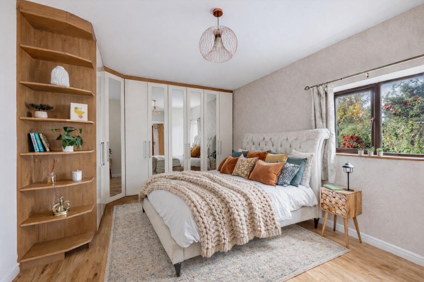 Meadow House • Detached • Driveway Parking • Nr Taplow Station w/ Direct Trains to Central London • Spacious Garden • Fast WiFi • Self-Check-In in 6 Meadow Way, Dorney Reach, Maidenhead SL6 0DR, UK - Property image 2 - VivreStays