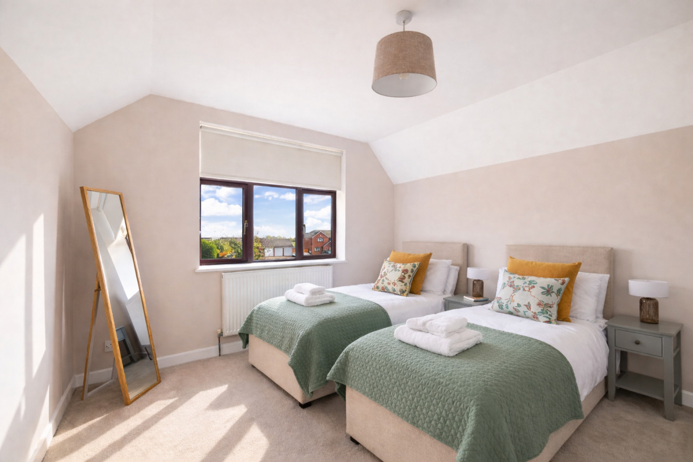Meadow House • Detached • Driveway Parking • Nr Taplow Station w/ Direct Trains to Central London • Spacious Garden • Fast WiFi • Self-Check-In in 6 Meadow Way, Dorney Reach, Maidenhead SL6 0DR, UK - Property image 11 - VivreStays