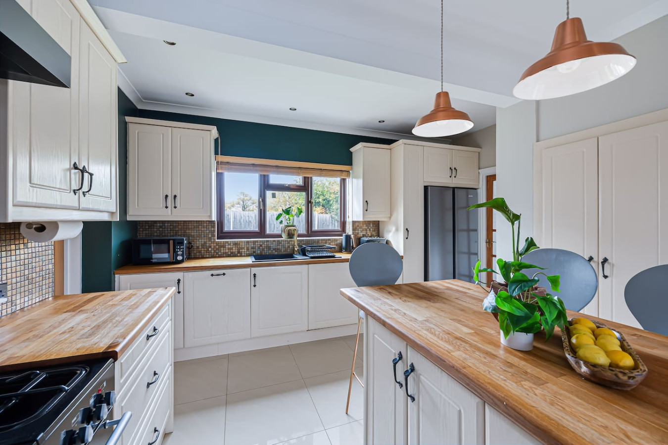 Meadow House • Detached • Driveway Parking • Nr Taplow Station w/ Direct Trains to Central London • Spacious Garden • Fast WiFi • Self-Check-In in 6 Meadow Way, Dorney Reach, Maidenhead SL6 0DR, UK - Property image 25 - VivreStays