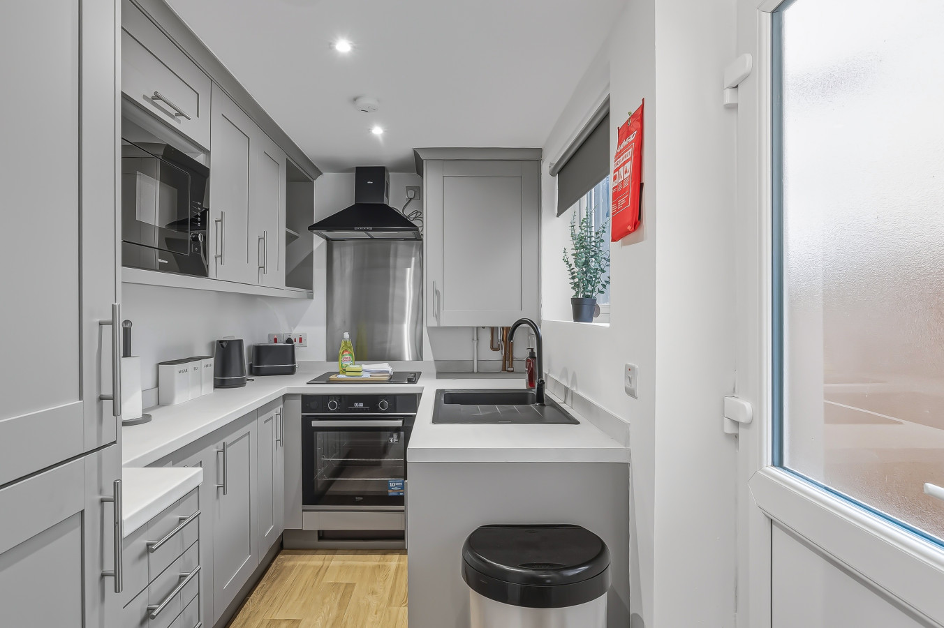 Contemporary House • Near the High Street • Free Parking • Fast WiFi • Smart TV in 30 Albert Street - Property image 9 - VivreStays