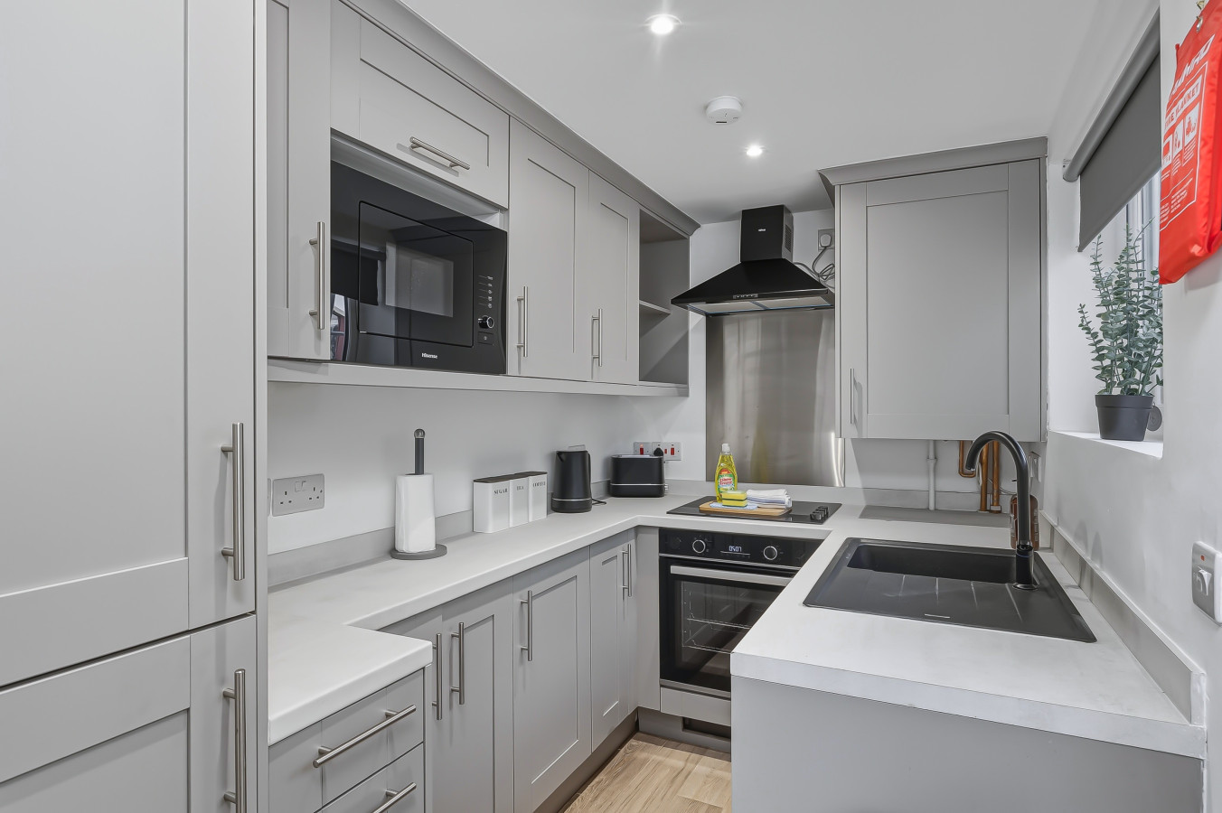 Contemporary House • Near the High Street • Free Parking • Fast WiFi • Smart TV in 30 Albert Street - Property image 10 - VivreStays