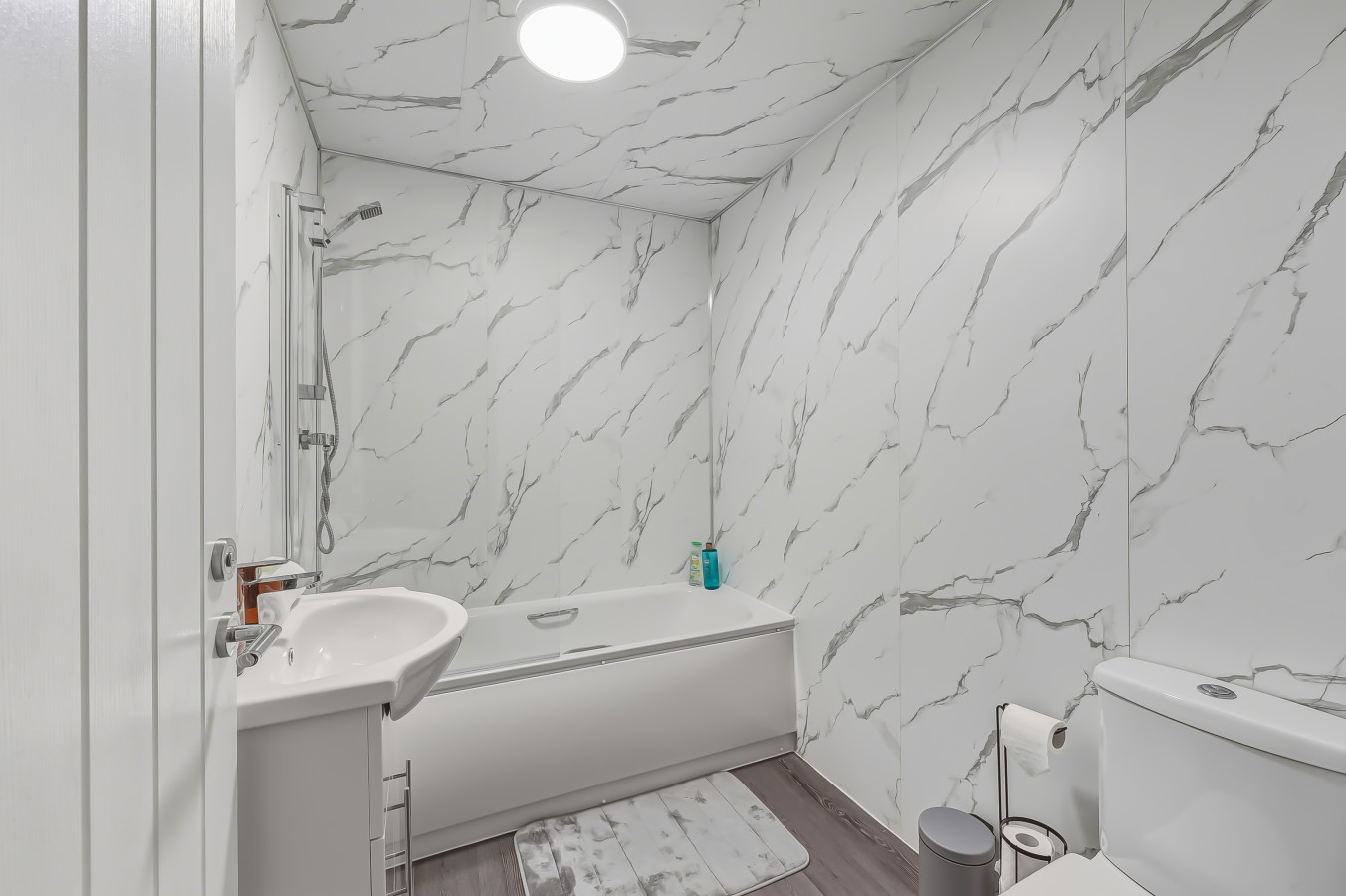Contemporary House • Near the High Street • Free Parking • Fast WiFi • Smart TV in 30 Albert Street - Property image 17 - VivreStays