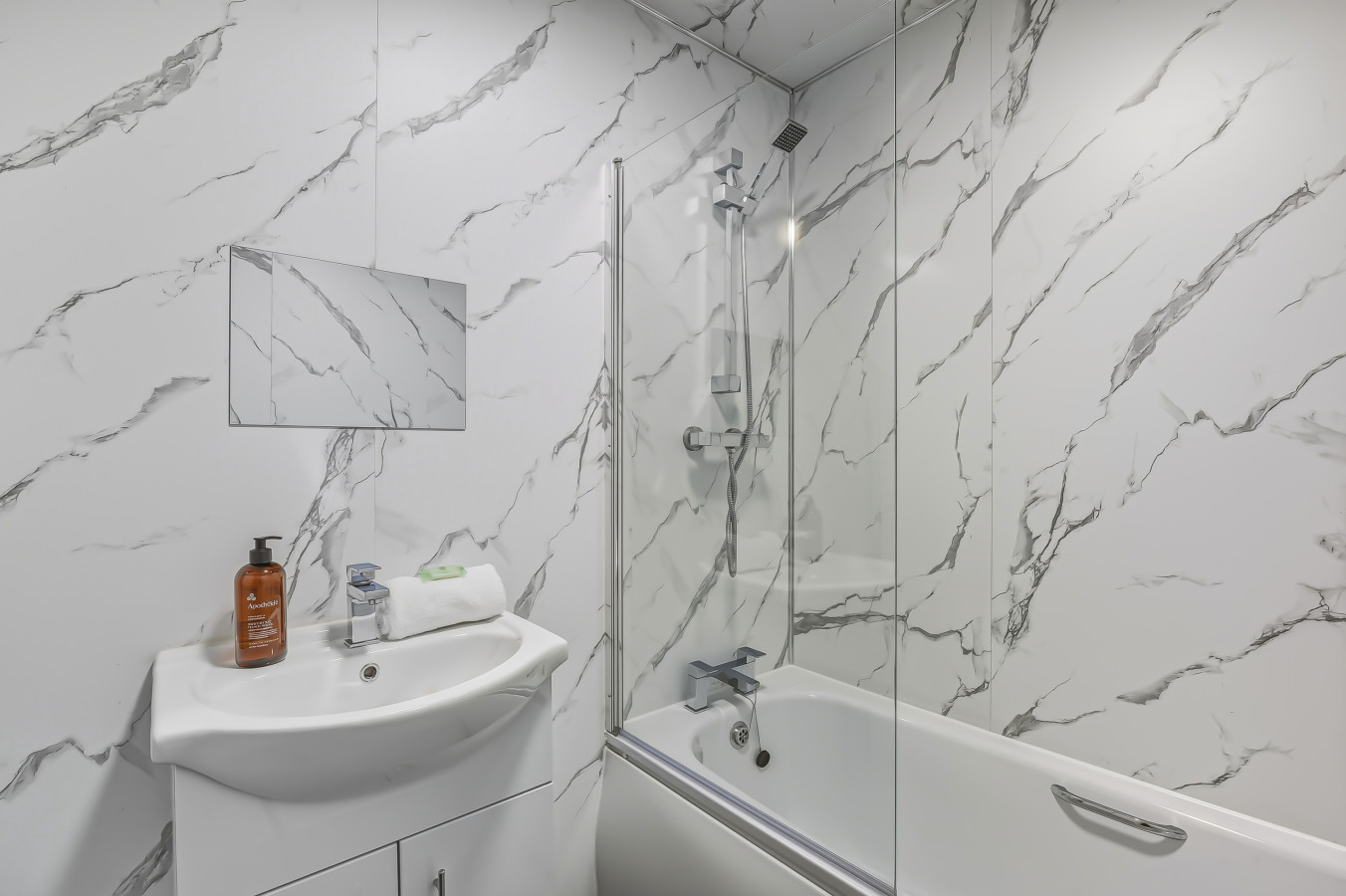 Contemporary House • Near the High Street • Free Parking • Fast WiFi • Smart TV in 30 Albert Street - Property image 18 - VivreStays