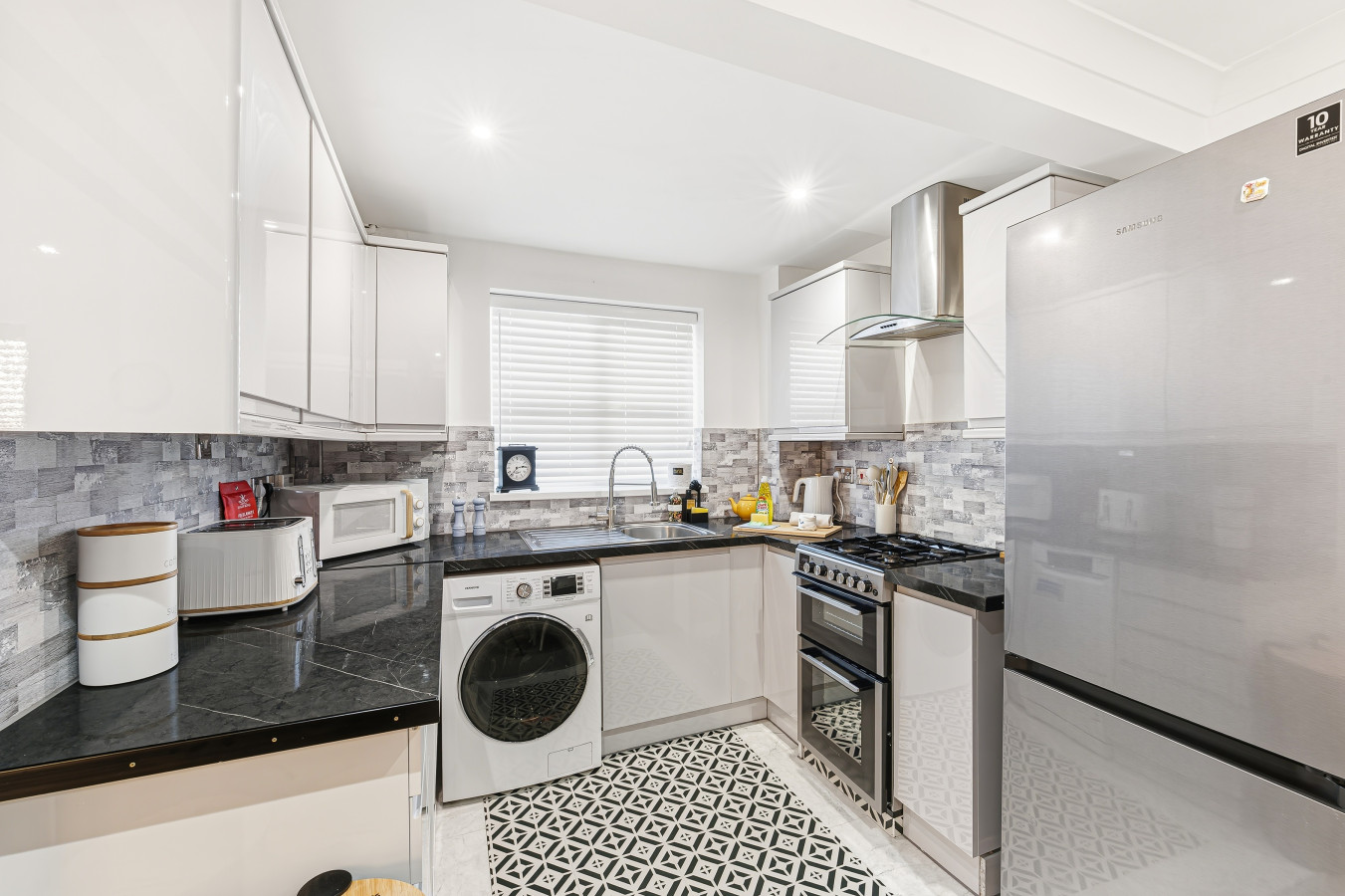Keaton House • Detached • Driveway Parking • Spacious Garden • Fast WiFi in 3 Keaton Close - Property image 11 - VivreStays
