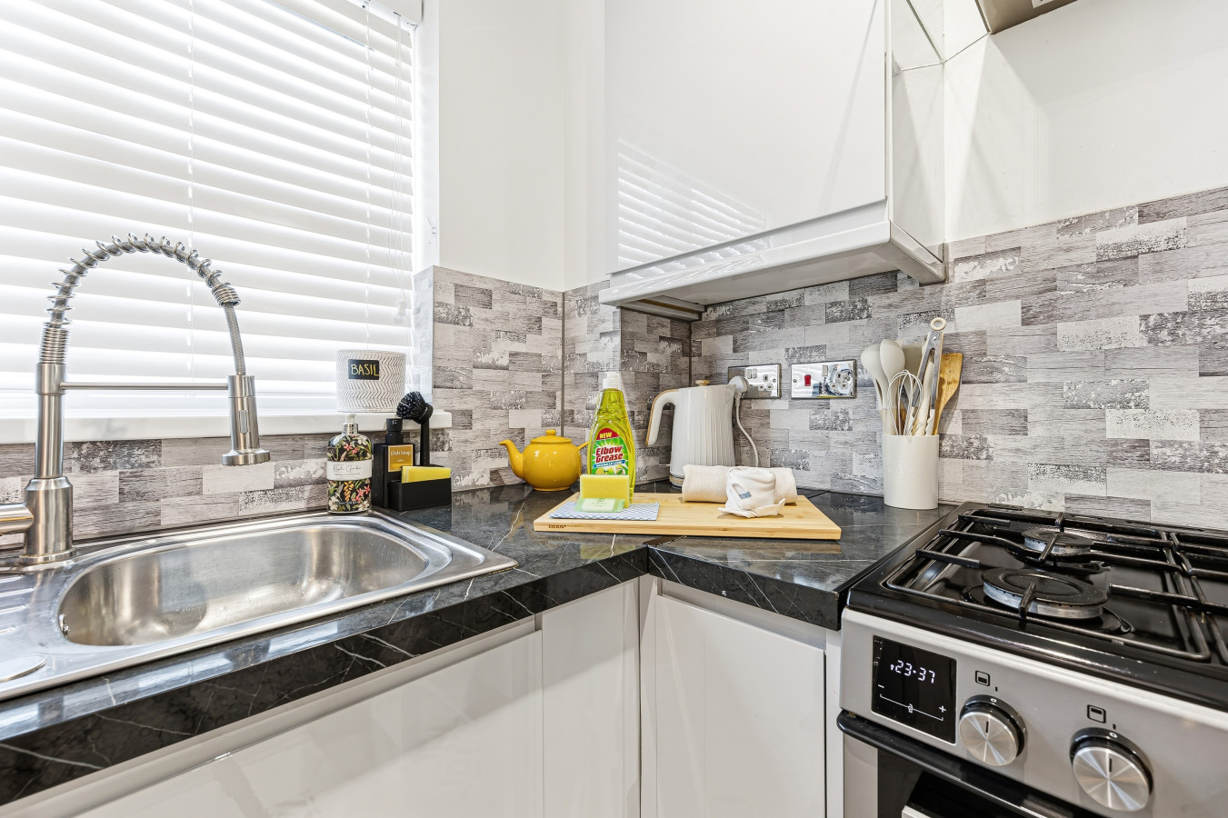 Keaton House • Detached • Driveway Parking • Spacious Garden • Fast WiFi in 3 Keaton Close - Property image 12 - VivreStays