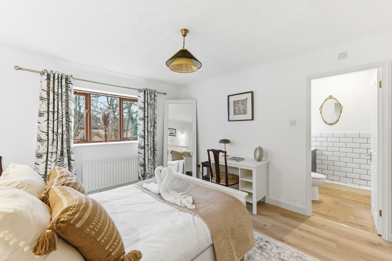 Paxton House • 5 Bedroom 3.5 Bath • Detached • Driveway Parking • Sky TV • Fast WiFi in 28 Paxton Crescent - Property image 11 - VivreStays
