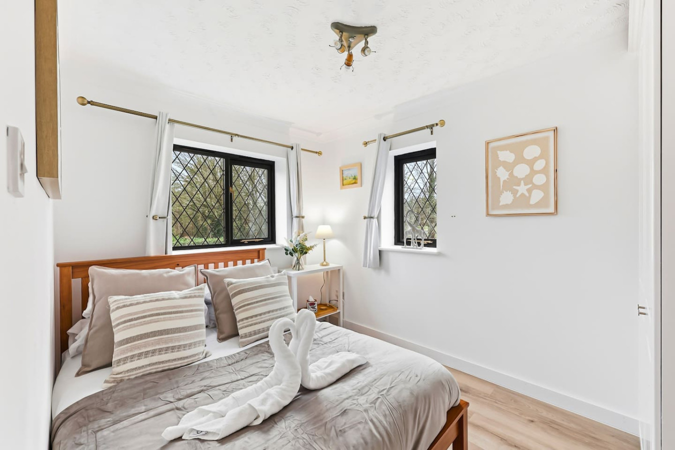 Paxton House • 5 Bedroom 3.5 Bath • Detached • Driveway Parking • Sky TV • Fast WiFi in 28 Paxton Crescent - Property image 19 - VivreStays