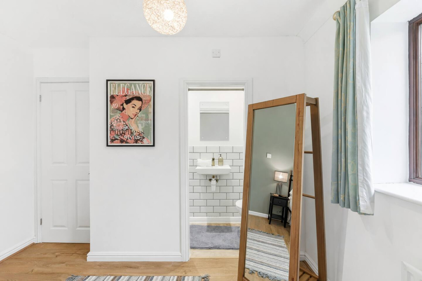 Paxton House • 5 Bedroom 3.5 Bath • Detached • Driveway Parking • Sky TV • Fast WiFi in 28 Paxton Crescent - Property image 16 - VivreStays