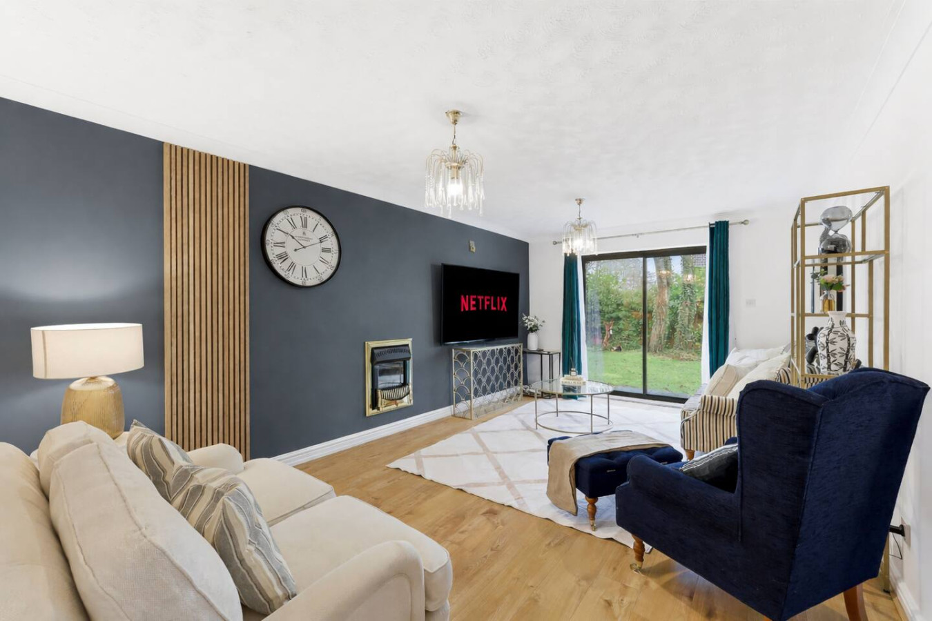 Paxton House • 5 Bedroom 3.5 Bath • Detached • Driveway Parking • Sky TV • Fast WiFi in 28 Paxton Crescent - Property image 2 - VivreStays