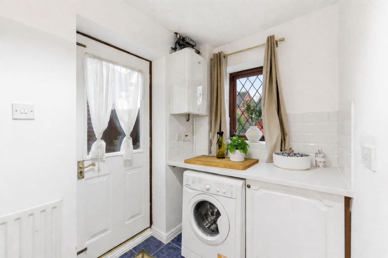 Paxton House • 5 Bedroom 3.5 Bath • Detached • Driveway Parking • Sky TV • Fast WiFi in 28 Paxton Crescent - Property image 30 - VivreStays