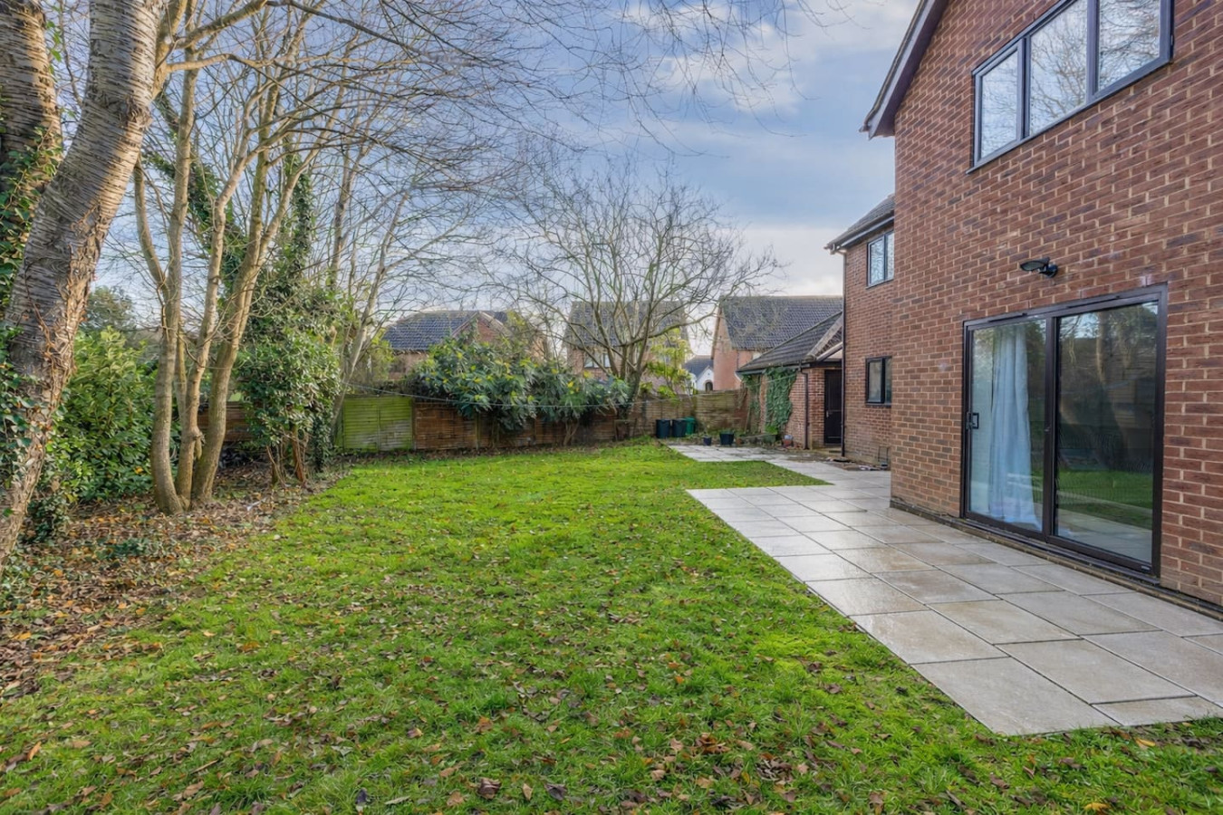 Paxton House • 5 Bedroom 3.5 Bath • Detached • Driveway Parking • Sky TV • Fast WiFi in 28 Paxton Crescent - Property image 35 - VivreStays