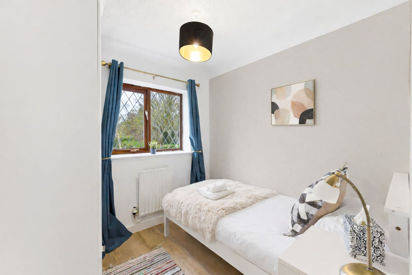 Paxton House • 5 Bedroom 3.5 Bath • Detached • Driveway Parking • Sky TV • Fast WiFi in 28 Paxton Crescent - Property image 21 - VivreStays
