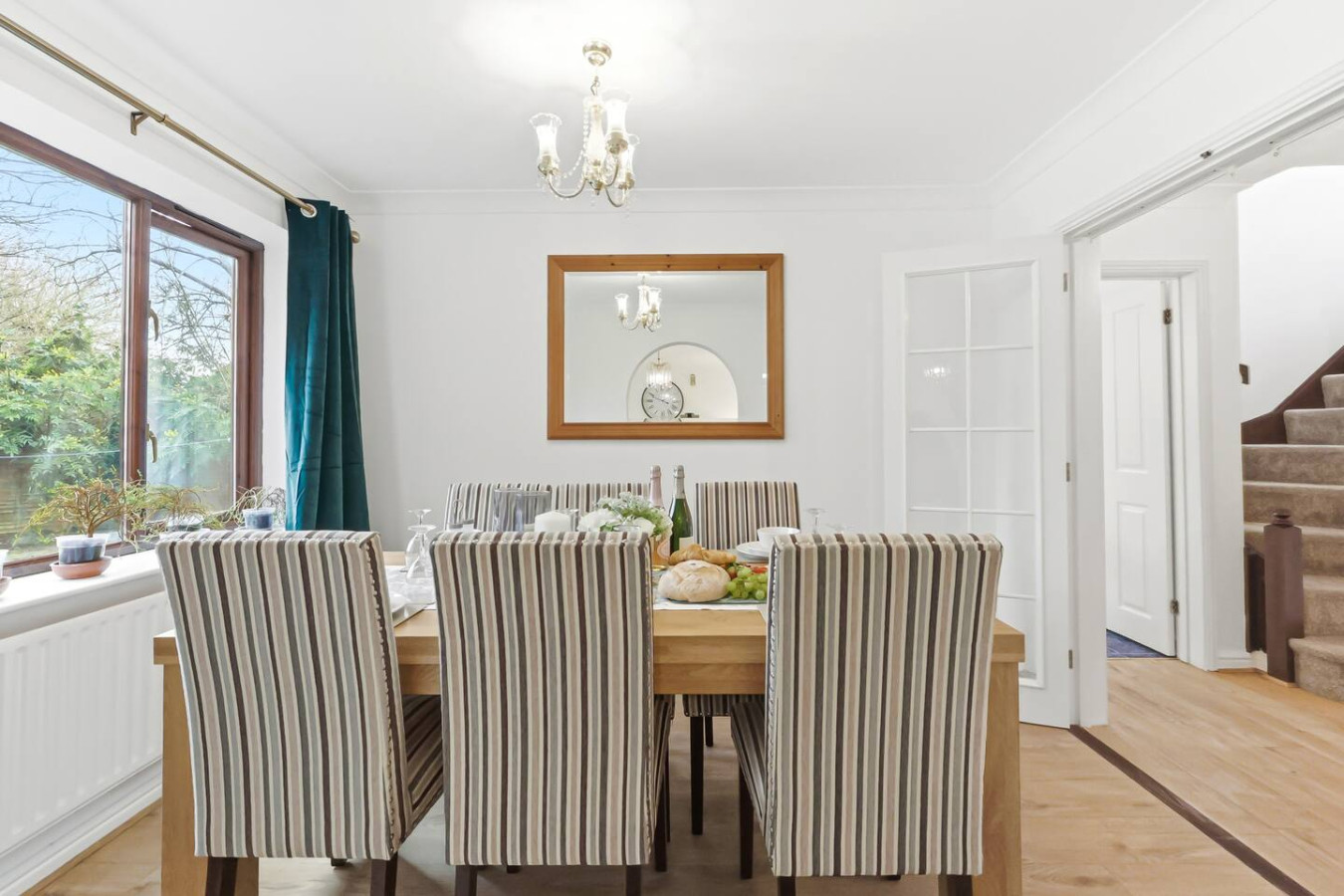 Paxton House • 5 Bedroom 3.5 Bath • Detached • Driveway Parking • Sky TV • Fast WiFi in 28 Paxton Crescent - Property image 5 - VivreStays