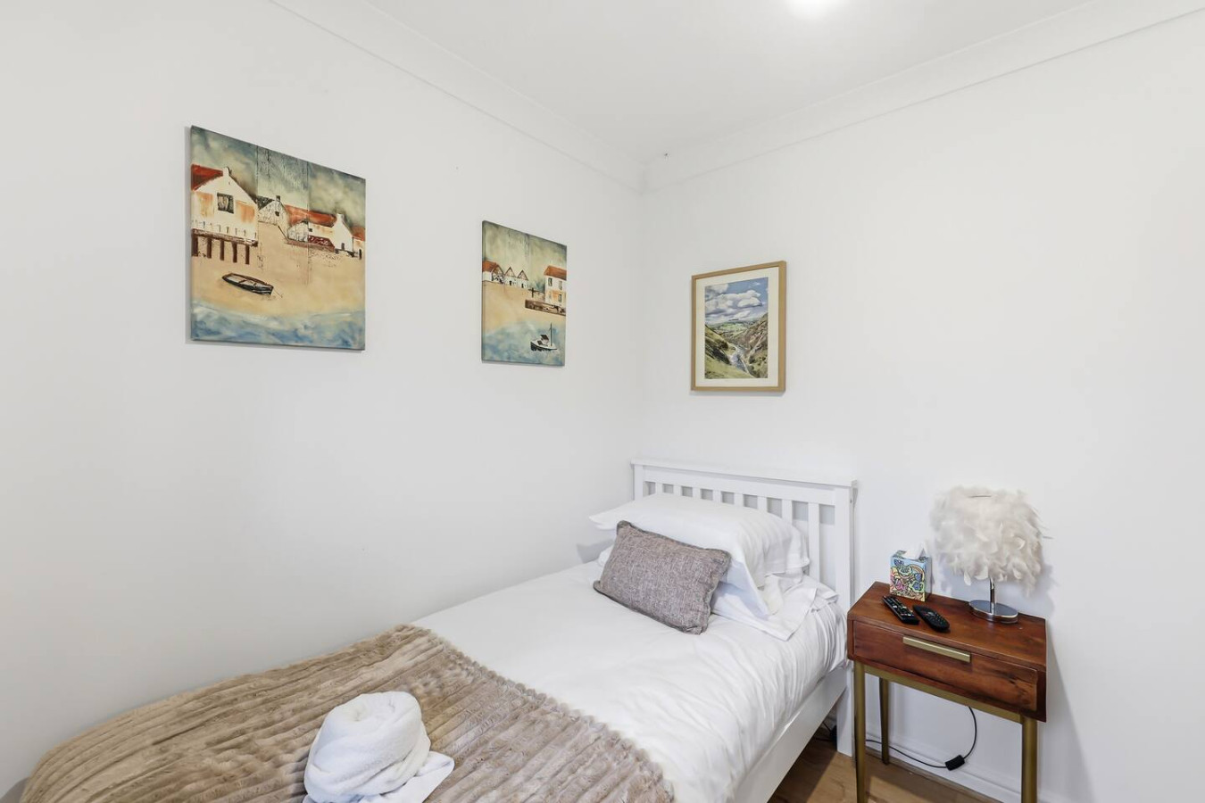 Paxton House • 5 Bedroom 3.5 Bath • Detached • Driveway Parking • Sky TV • Fast WiFi in 28 Paxton Crescent - Property image 26 - VivreStays