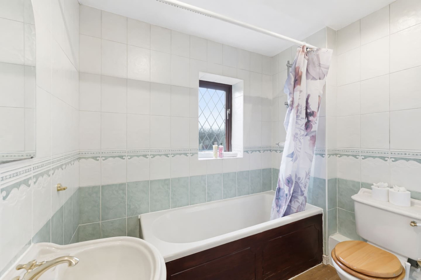 Paxton House • 5 Bedroom 3.5 Bath • Detached • Driveway Parking • Sky TV • Fast WiFi in 28 Paxton Crescent - Property image 23 - VivreStays
