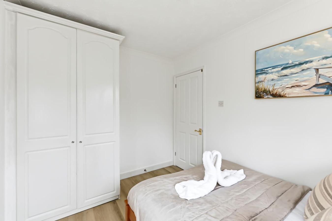 Paxton House • 5 Bedroom 3.5 Bath • Detached • Driveway Parking • Sky TV • Fast WiFi in 28 Paxton Crescent - Property image 20 - VivreStays