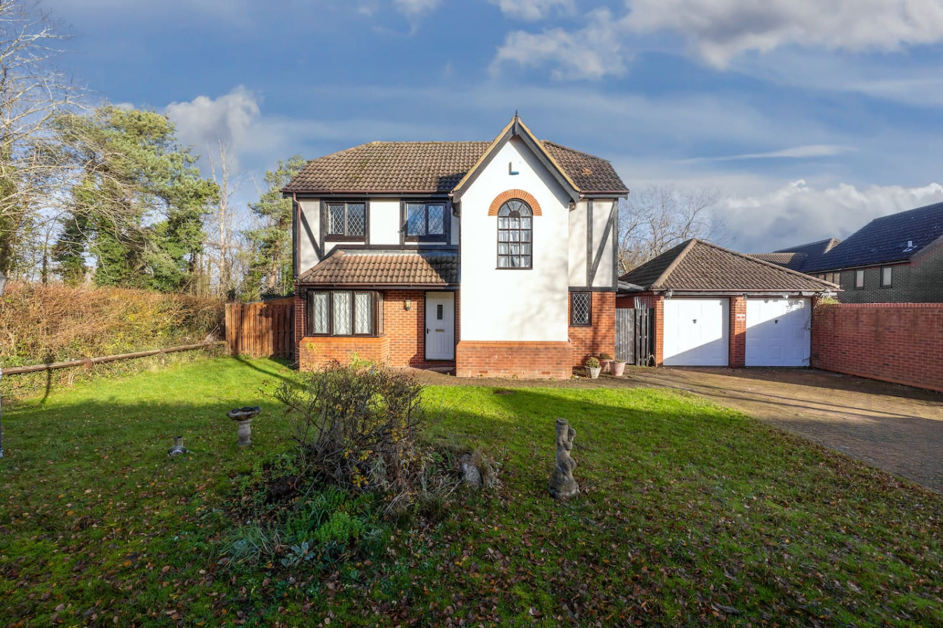 Paxton House • 5 Bedroom 3.5 Bath • Detached • Driveway Parking • Sky TV • Fast WiFi in 28 Paxton Crescent - Property image 36 - VivreStays