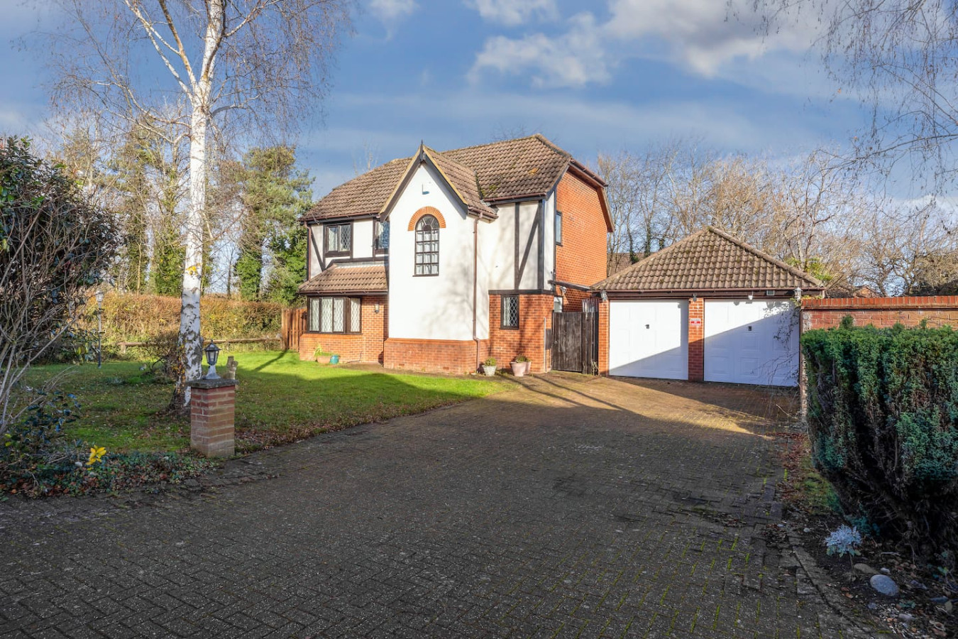 Paxton House • 5 Bedroom 3.5 Bath • Detached • Driveway Parking • Sky TV • Fast WiFi in 28 Paxton Crescent - Property image 37 - VivreStays