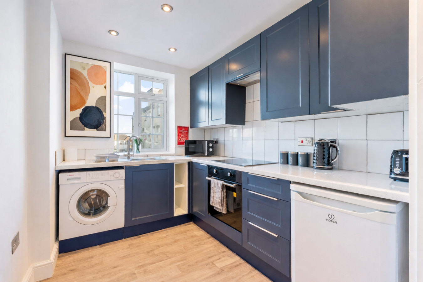 Charming Apartment • Great Location • Pool Table • Free Parking • Fast WiFi in St James Court, Saint James's Road - Property image 15 - VivreStays