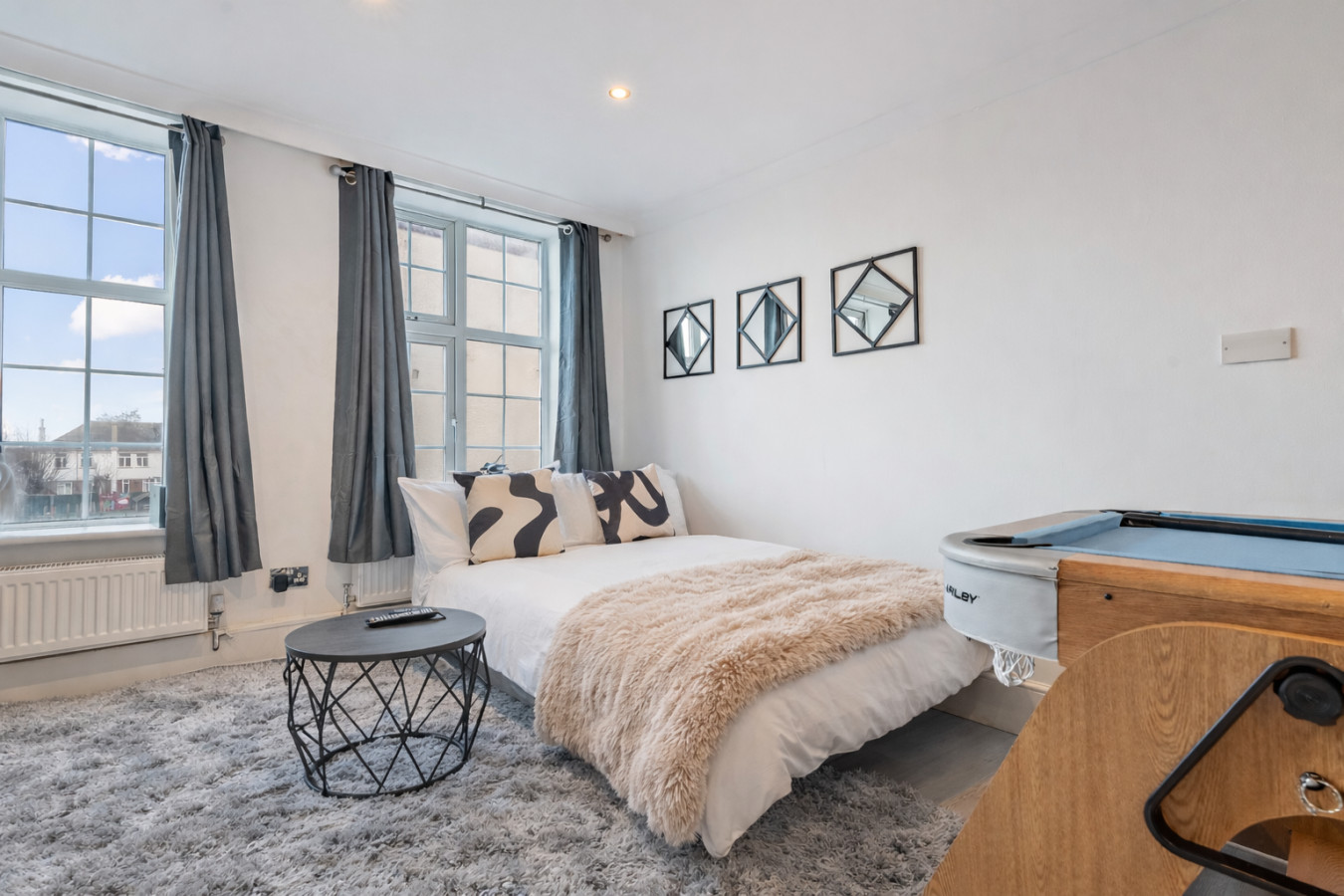 Charming Apartment • Great Location • Pool Table • Free Parking • Fast WiFi in St James Court, Saint James's Road - Property image 13 - VivreStays