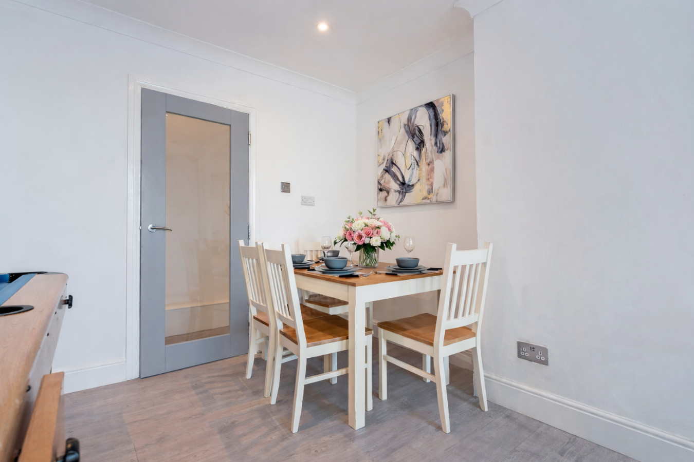 Charming Apartment • Great Location • Pool Table • Free Parking • Fast WiFi in St James Court, Saint James's Road - Property image 14 - VivreStays