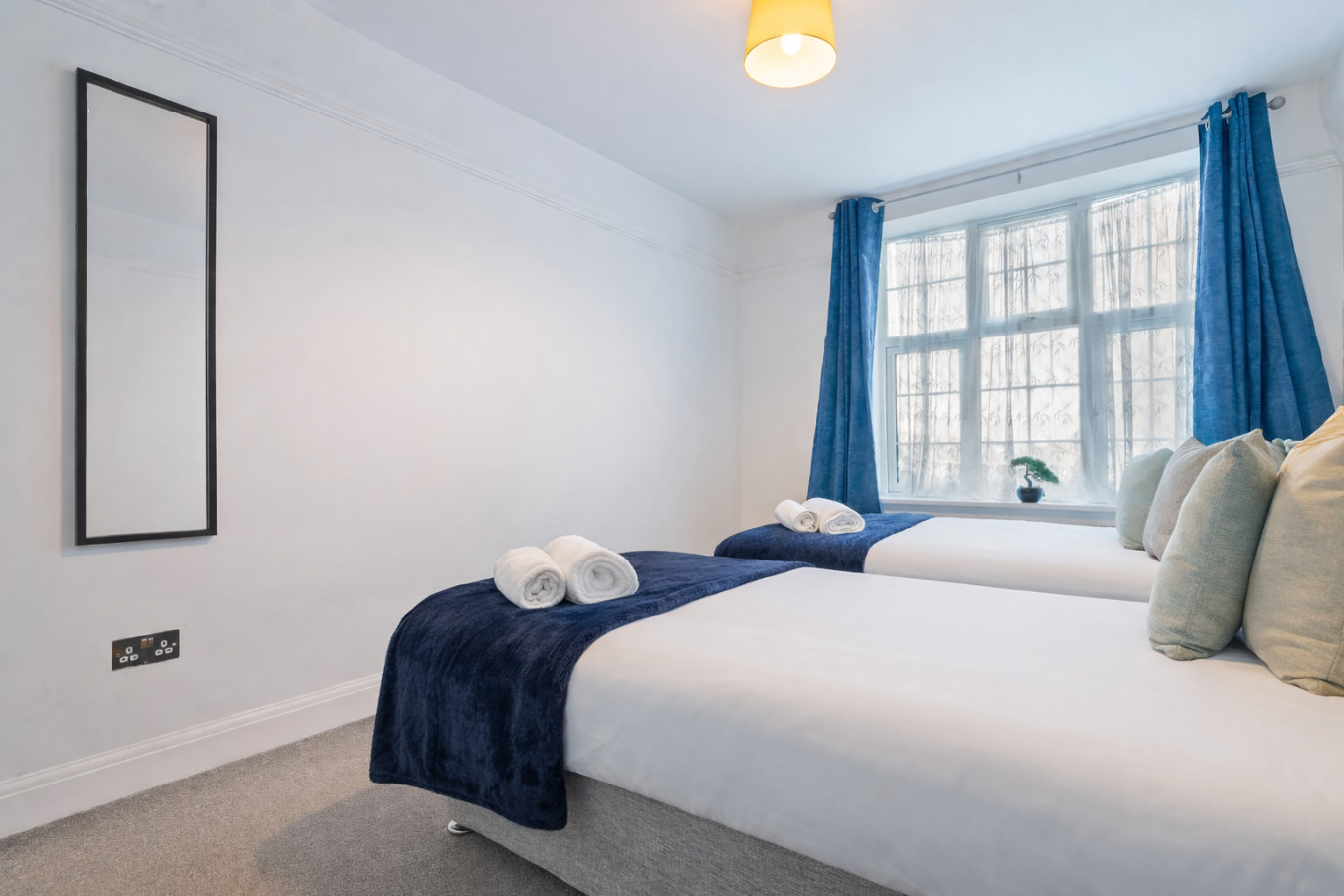 Charming Apartment • Great Location • Pool Table • Free Parking • Fast WiFi in St James Court, Saint James's Road - Property image 9 - VivreStays