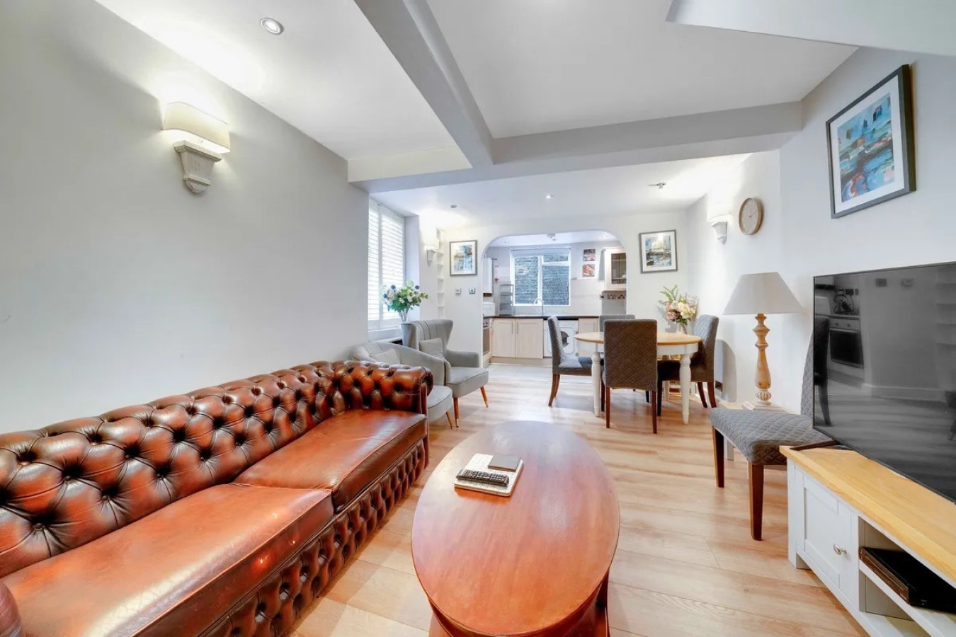 Charming West Kensington Apartment • Fast Wifi • Self-Check-In in 2, 6 Perham Road - Property image 11 - VivreStays