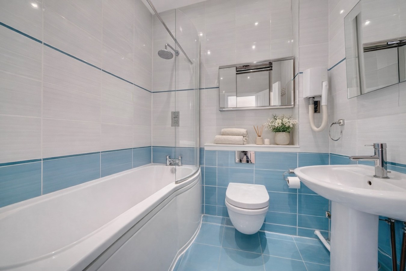 Charming West Kensington Apartment • Fast Wifi • Self-Check-In in 2, 6 Perham Road - Property image 6 - VivreStays